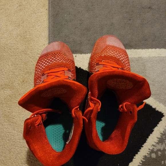 Kobe 9 Elite Christmas - Picture 2 of 6